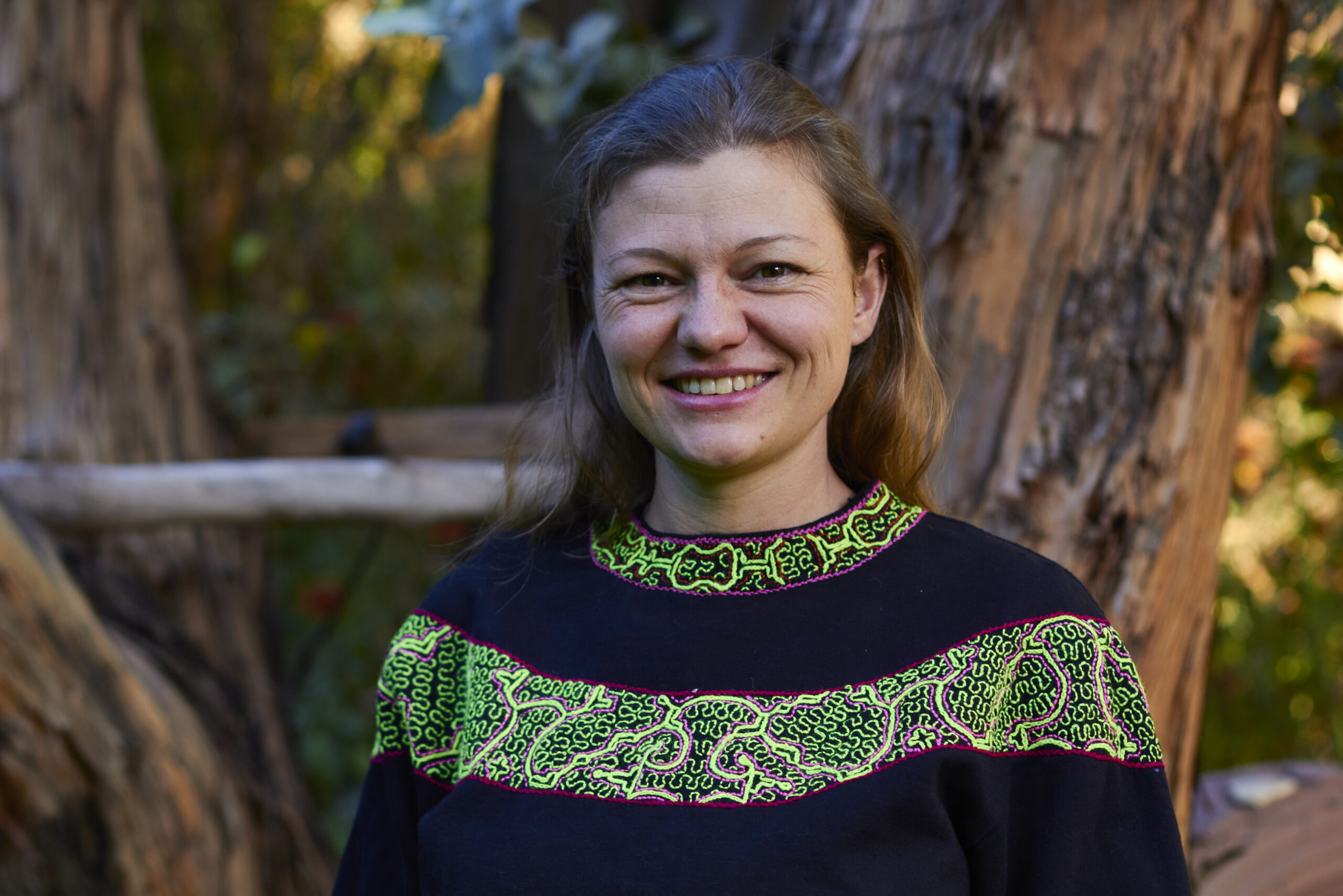Hand-Embroidered Shipibo-Conibo Cotton Sweater – Size M and L – Bild 5