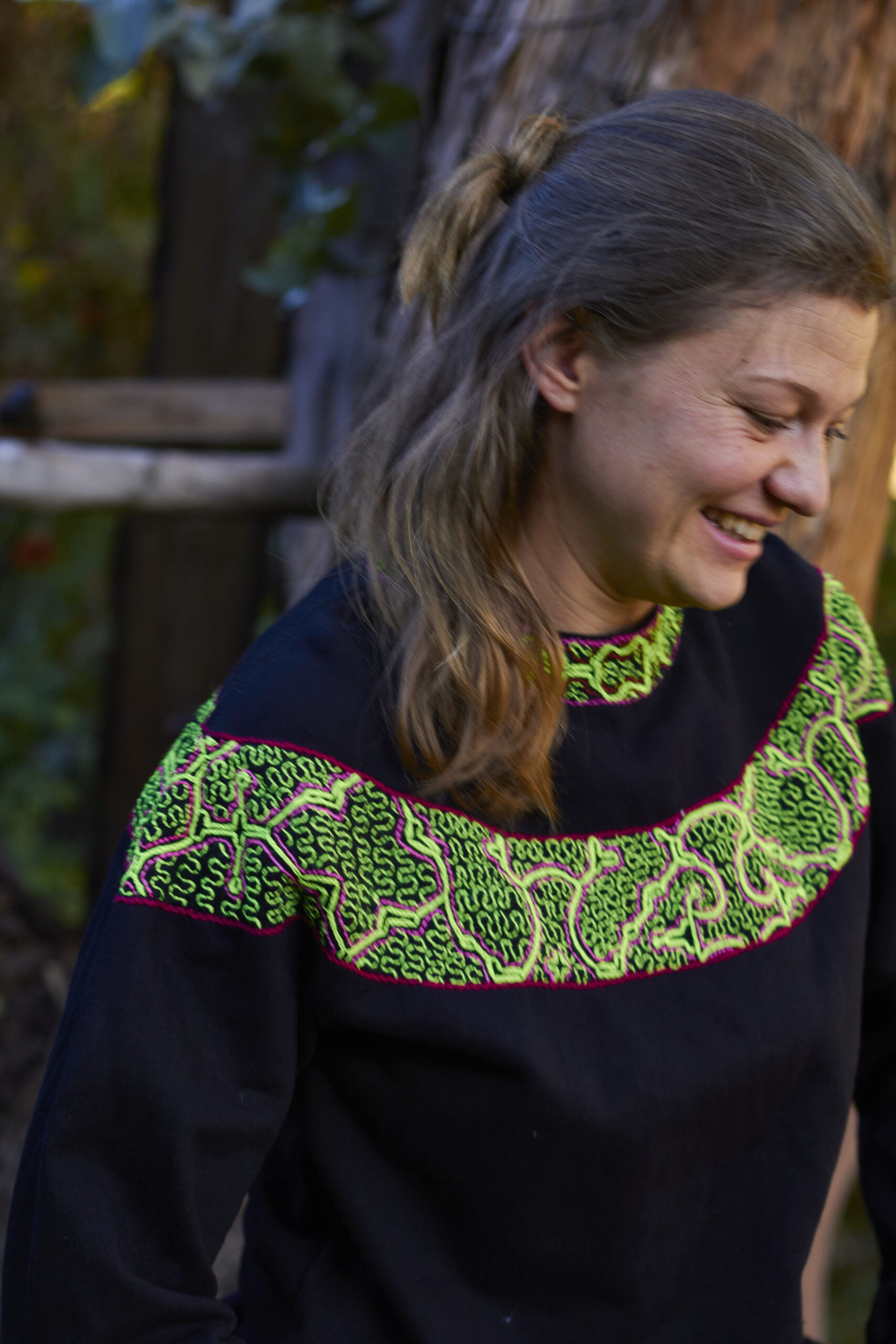 Hand-Embroidered Shipibo-Conibo Cotton Sweater – Size M and L – Bild 3