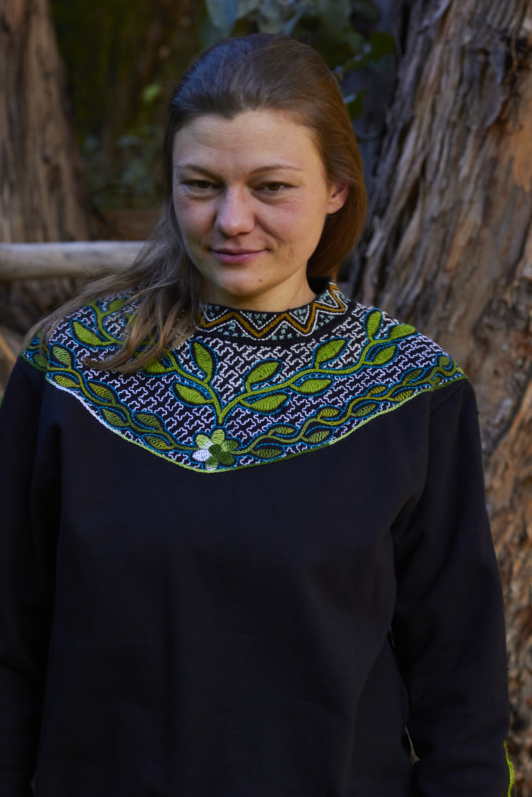 Hand-Embroidered Shipibo-Conibo Sweater – Kené/ Liana – Size XL – Bild 4