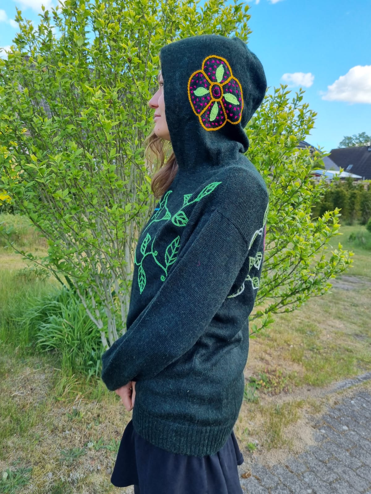 Customized Alpaca Hoodie with Shipibo Embroidery – Bild 2